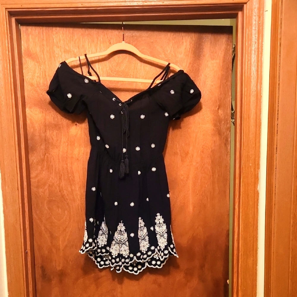 Love Tree Black and White Off-Shoulder Romper Size Medium